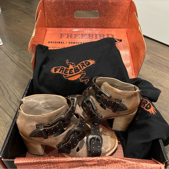 Freebird Violet color: taupe, worn once, box and dust bags included - Picture 8 of 8